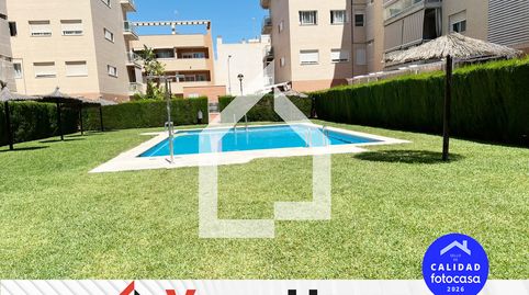Pisazo con terracita y 3 habitaciones en urbanización