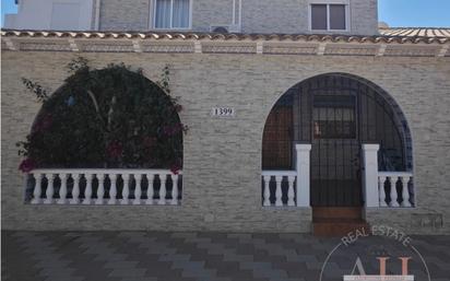 Vista exterior de Casa adosada en venda en San Javier amb Aire condicionat, Calefacció i Terrassa