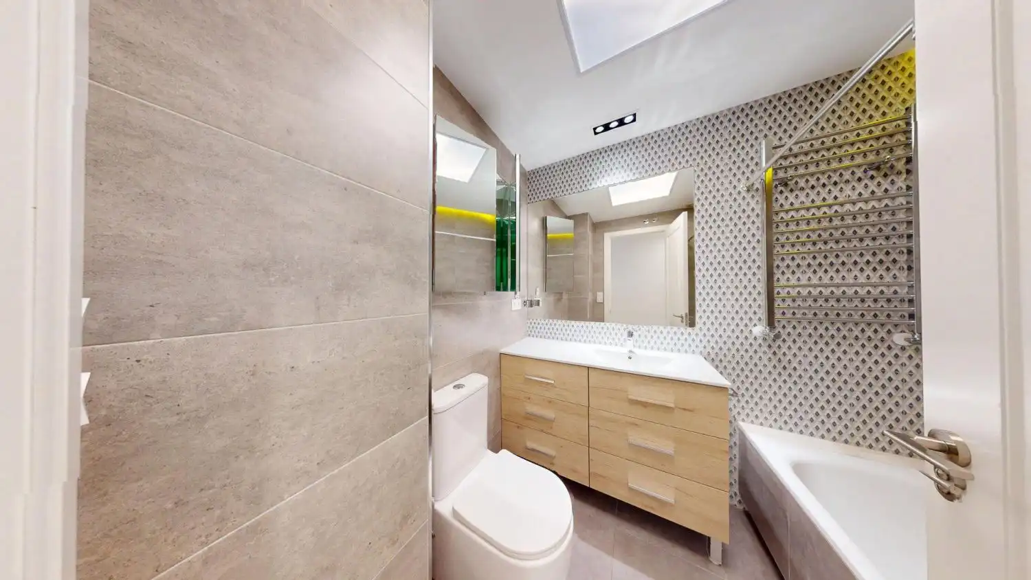 Badezimmer von Wohnung zur Miete in Casco Antiguo