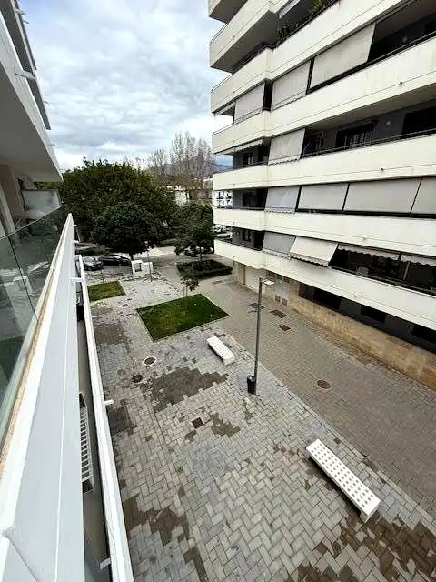 Vista exterior de Pis en venda en Marbella amb Aire condicionat, Terrassa i Moblat