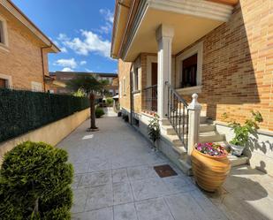 Exterior view of Single-family semi-detached for sale in San Andrés del Rabanedo  with Heating, Private garden and Parquet flooring