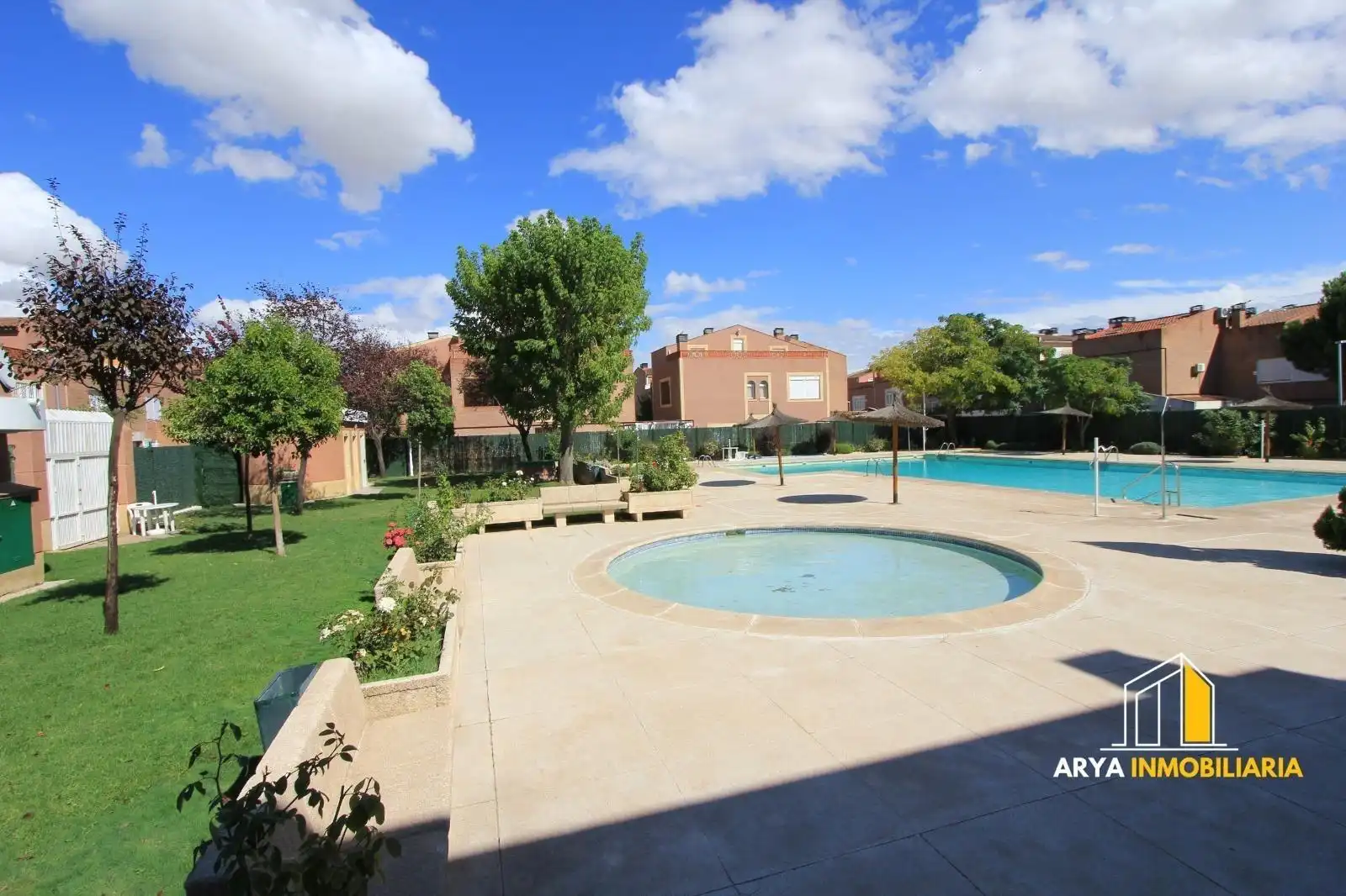 Piscina de Casa adosada en venda en Torrejón de Ardoz amb Aire condicionat, Calefacció i Terrassa