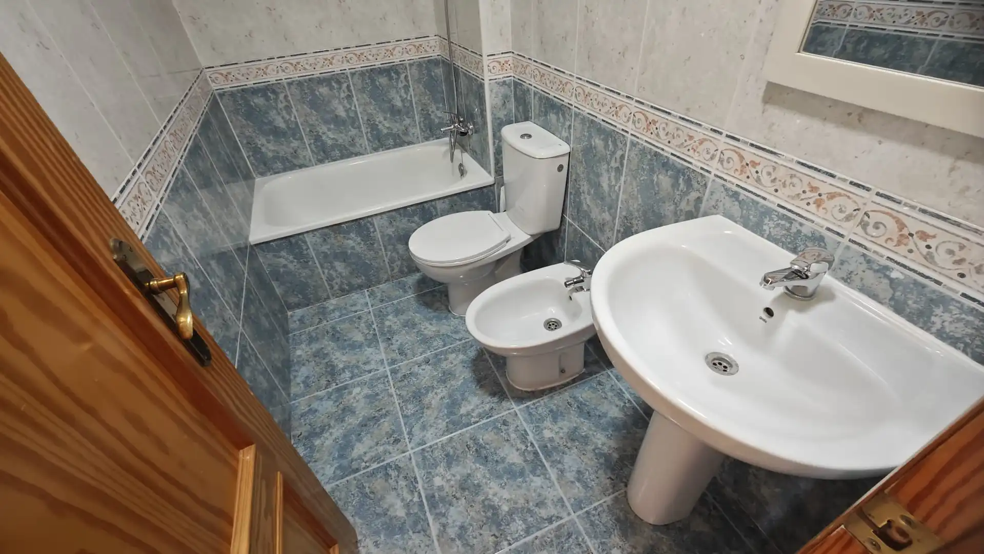 Baño de Apartamento en venta en Daimús con Terraza, Piscina y Amueblado