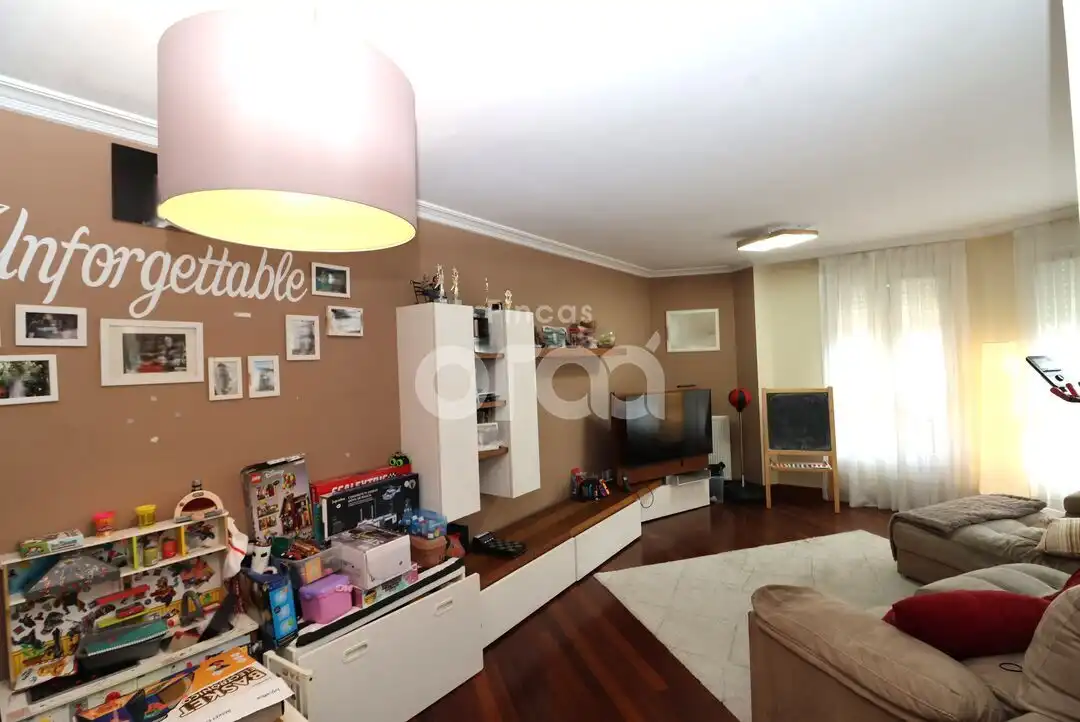 Sala de estar de Piso en venta en Santurtzi  con Calefacción y Trastero