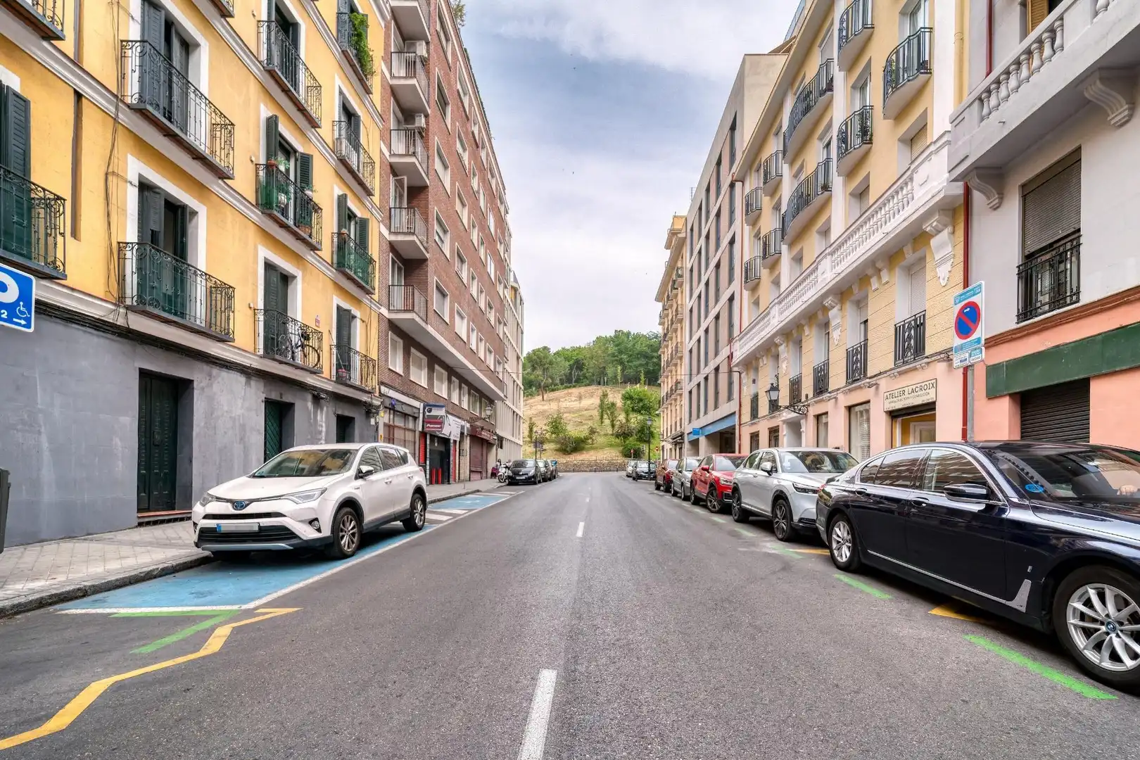 Außenansicht von Erdgeschoss zum Verkauf in Madrid mit Heizung und Terrasse