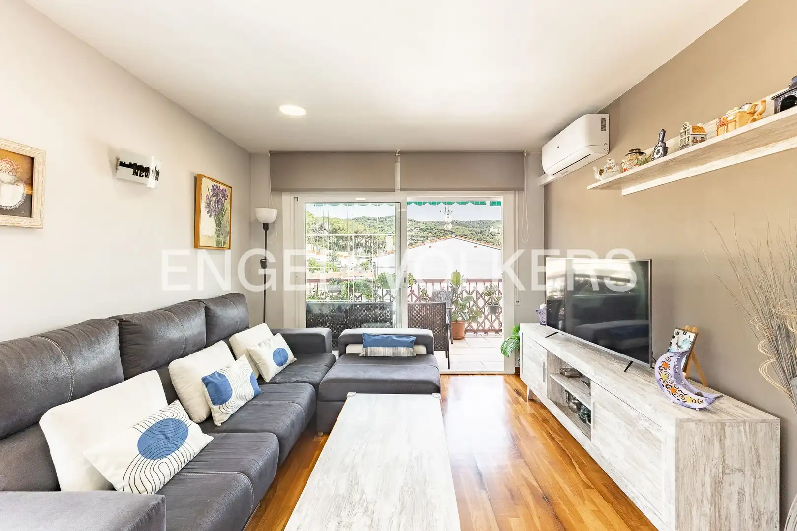 Living room of Flat for sale in Sant Andreu de Llavaneres  with Heating, Parquet flooring and Terrace