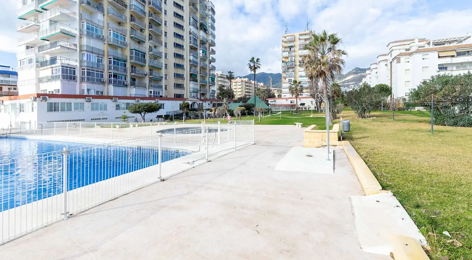 Piscina de Estudi en venda en Benalmádena amb Aire condicionat, Terrassa i Moblat