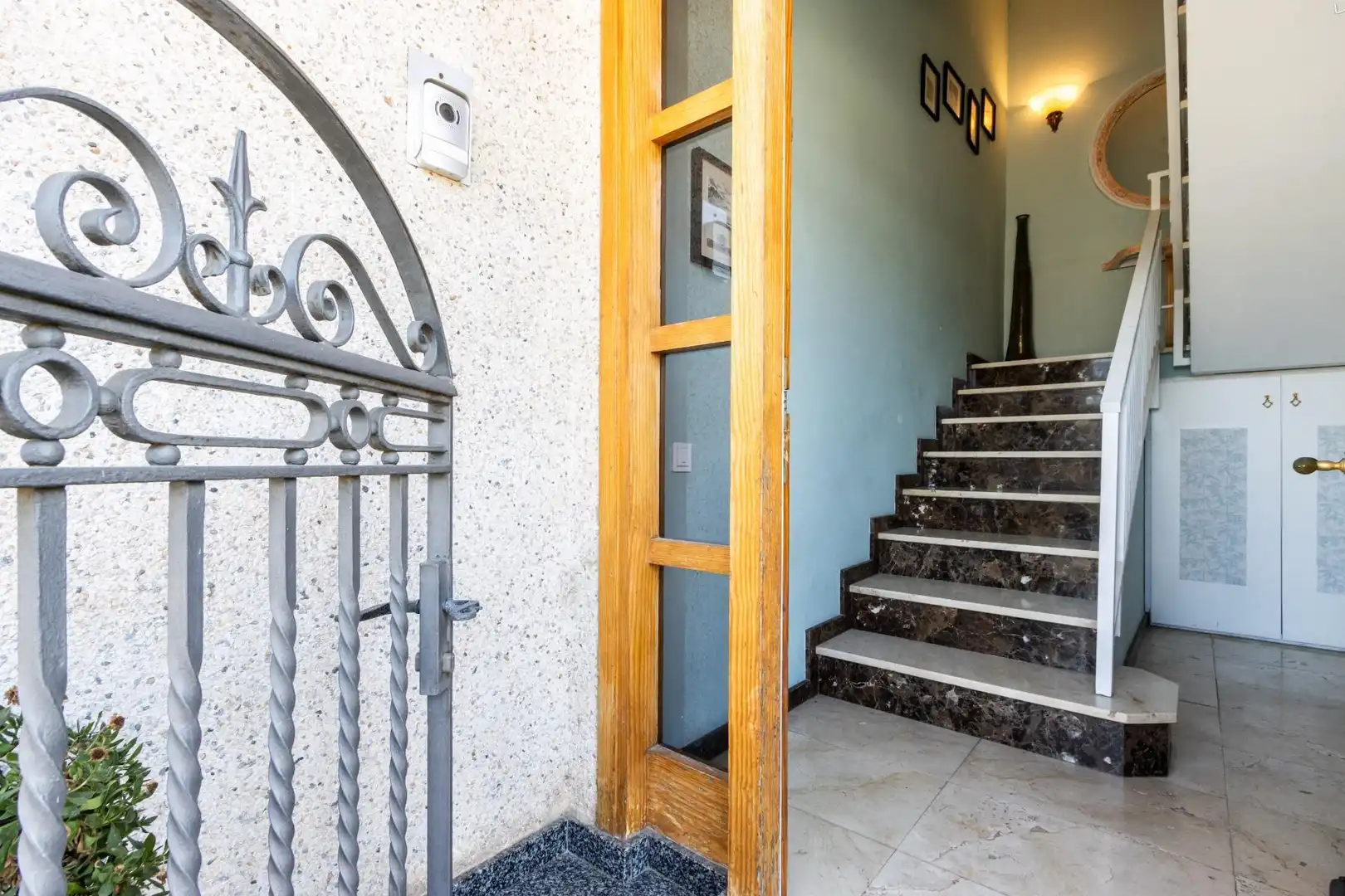 Einfamilien-Reihenhaus zum Verkauf in Terrassa mit Heizung und Terrasse