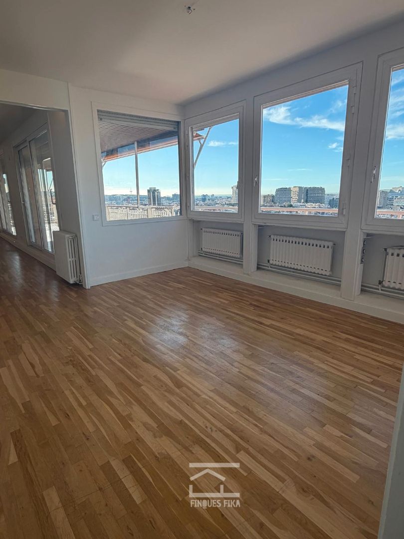 Dormitori de Àtic de lloguer en  Barcelona Capital amb Aire condicionat, Calefacció i Parquet