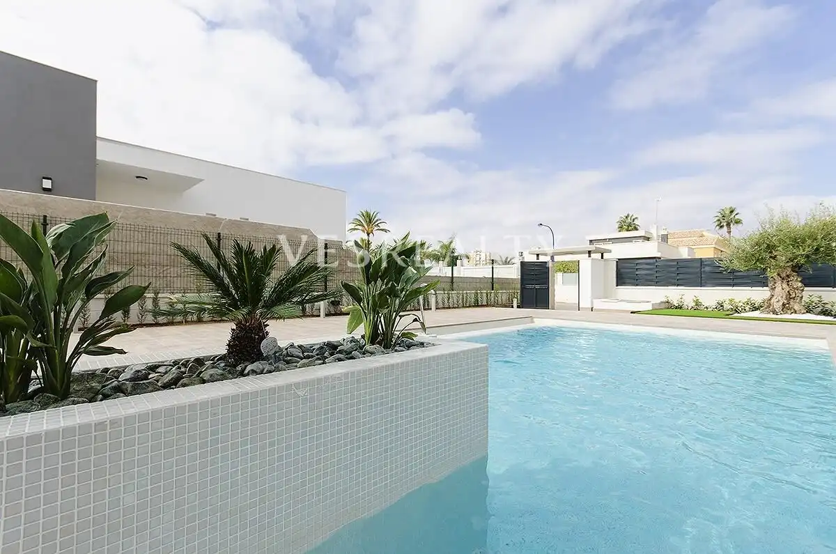 Detached house with terrace for sale in Calle Juan Marsé, imagen 2
