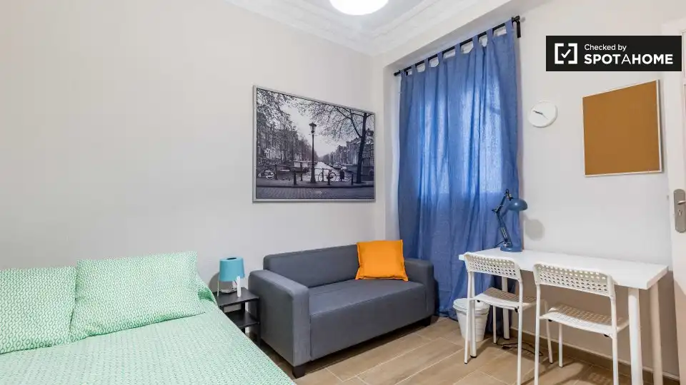 Bedroom of Flat for rent in Valencia  with Air Conditioner, Heating and Furnished