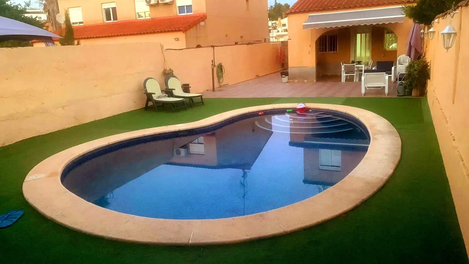Casa aparellada amb piscina en venda a Sierra Perenchiza - Cumbres de Calicanto - Sto Domingo