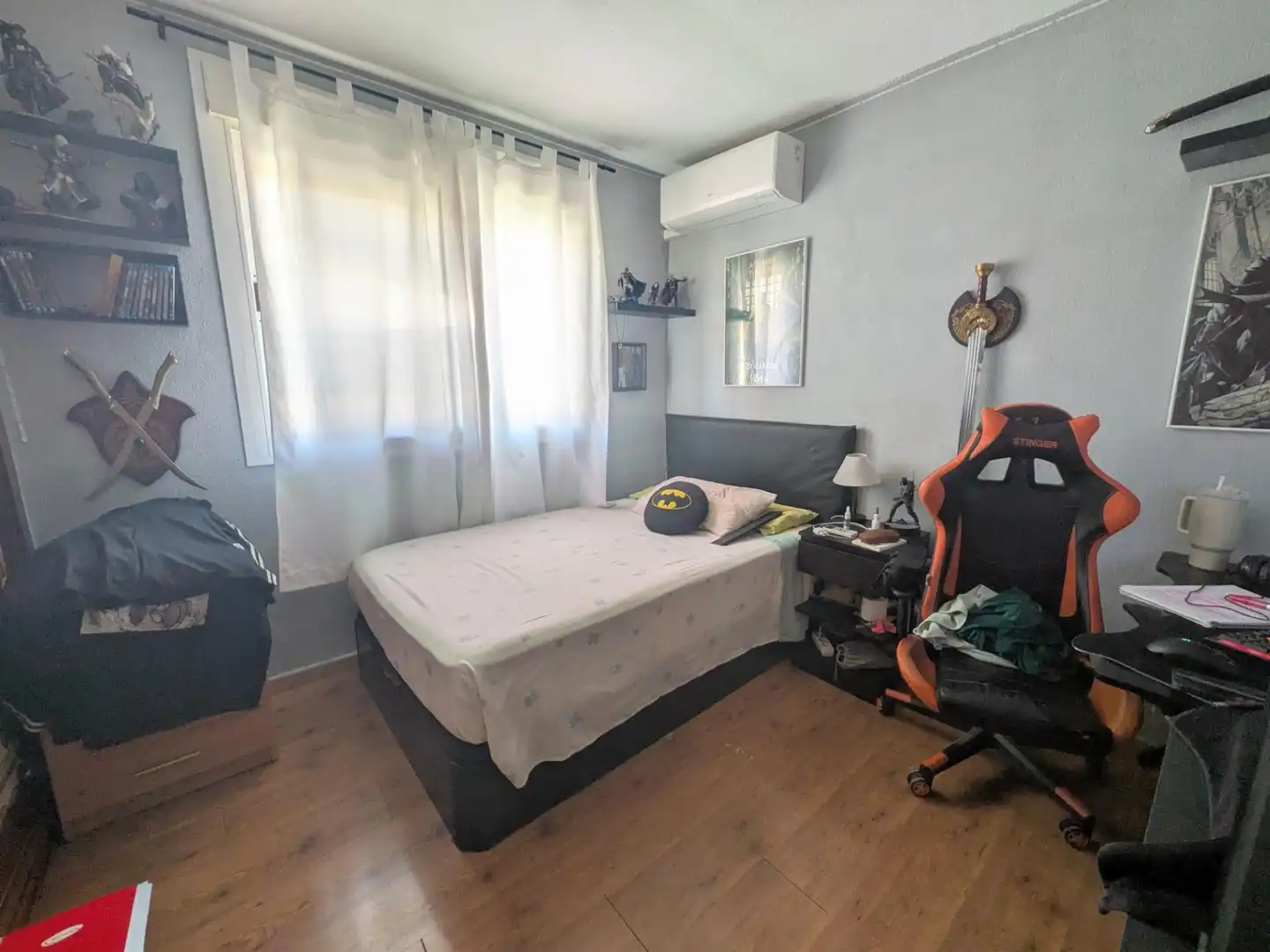 Dormitori de Casa adosada en venda en Villalbilla amb Piscina comunitària