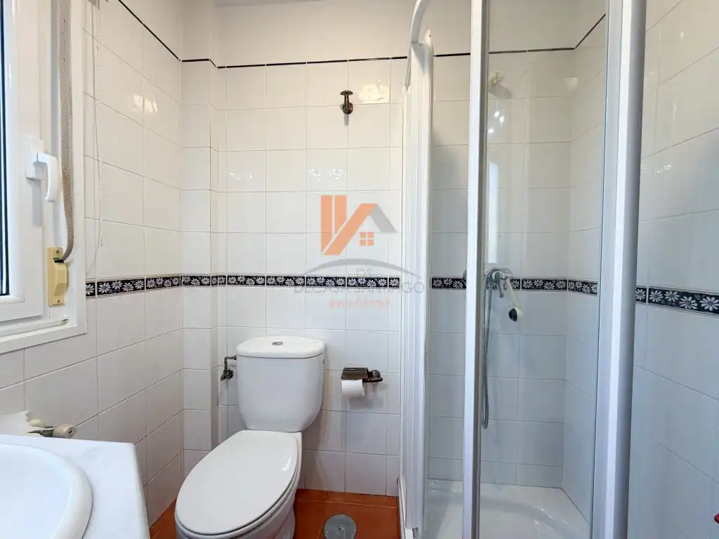 Bathroom of Detached homes for sale in Santiago de Compostela   with Heating, Private garden and Terrace