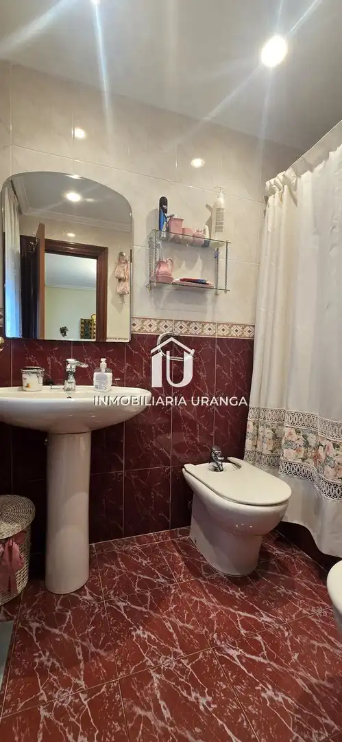 Vista exterior de Casa o xalet en venda en Laredo amb Calefacció, Terrassa i Moblat