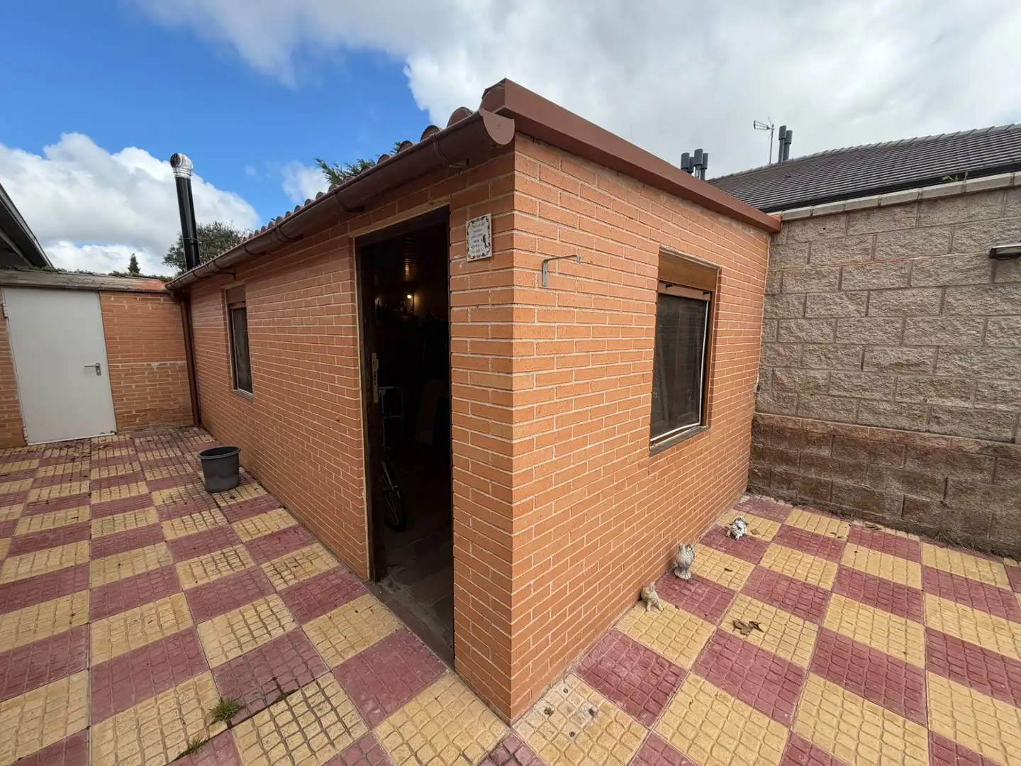 Vista exterior de Casa adosada en venta en Ávila con Calefacción, Jardín privado y Terraza