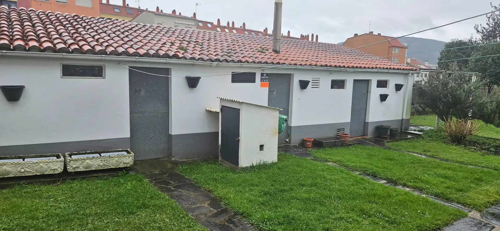 Vista exterior de Casa adosada en venda en Narón amb Moblat