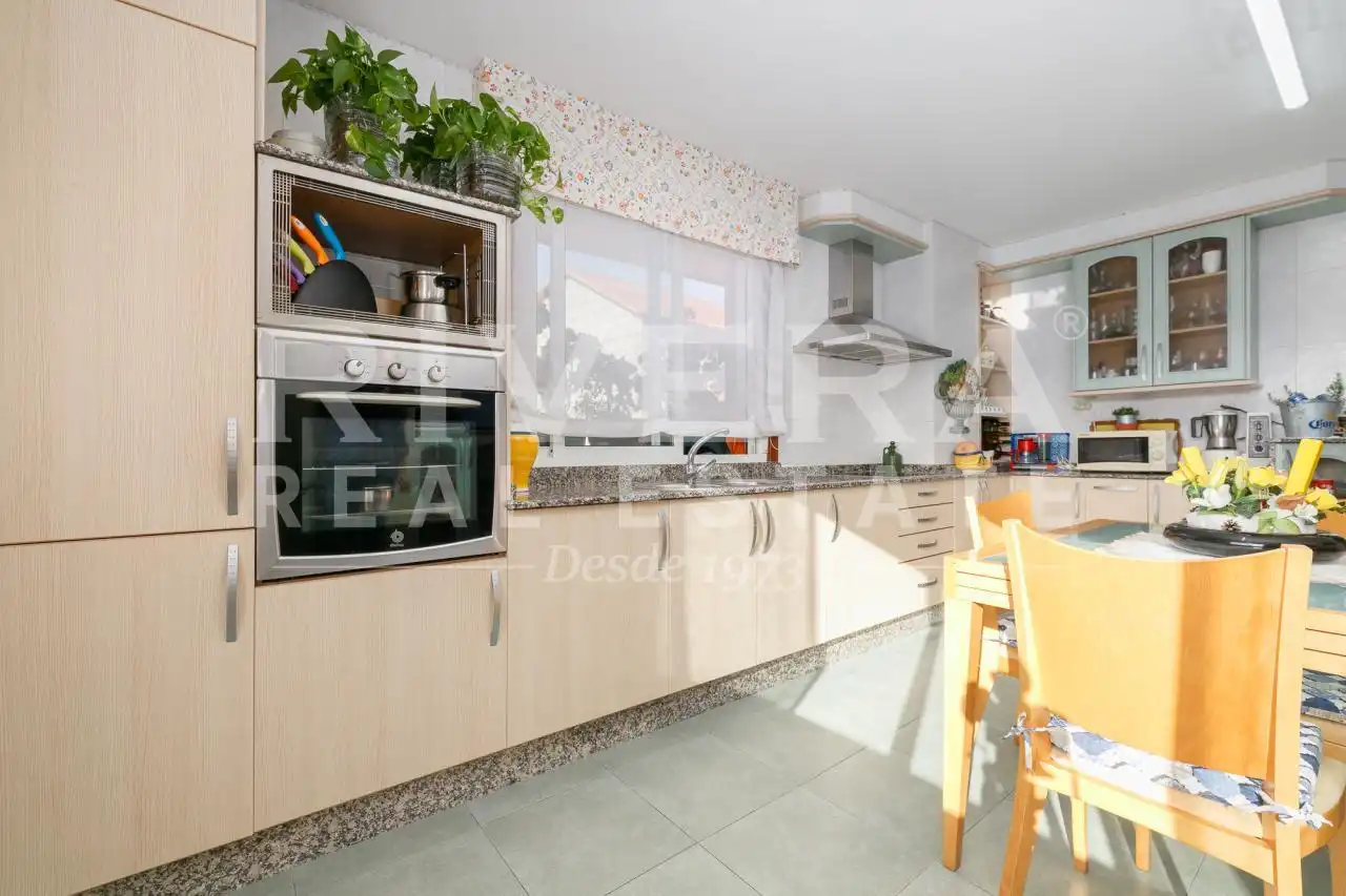 Cocina de Casa o chalet en venta en Vigo  con Calefacción, Jardín privado y Parquet