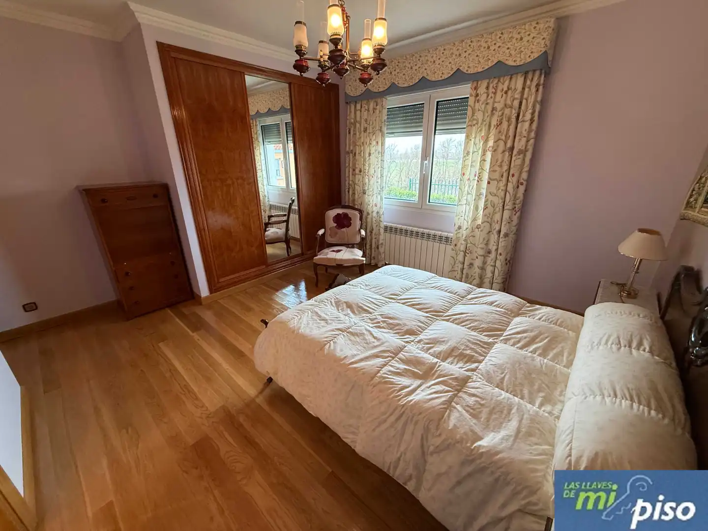 Dormitori de Casa o xalet en venda en Santovenia de Pisuerga amb Calefacció, Jardí privat i Parquet