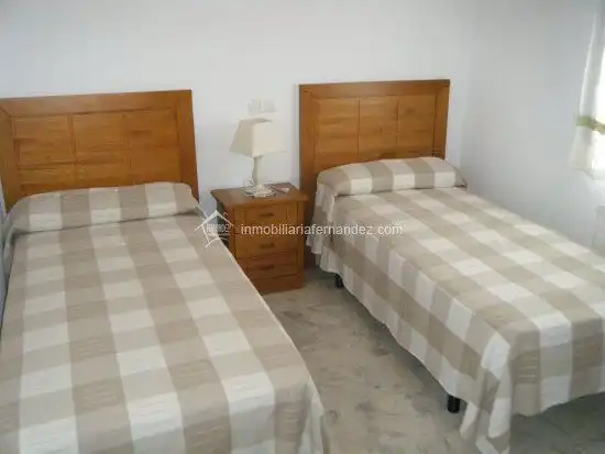 Habitación de Apartamento de alquiler en Cáceres con Calefacción, Terraza y Amueblado