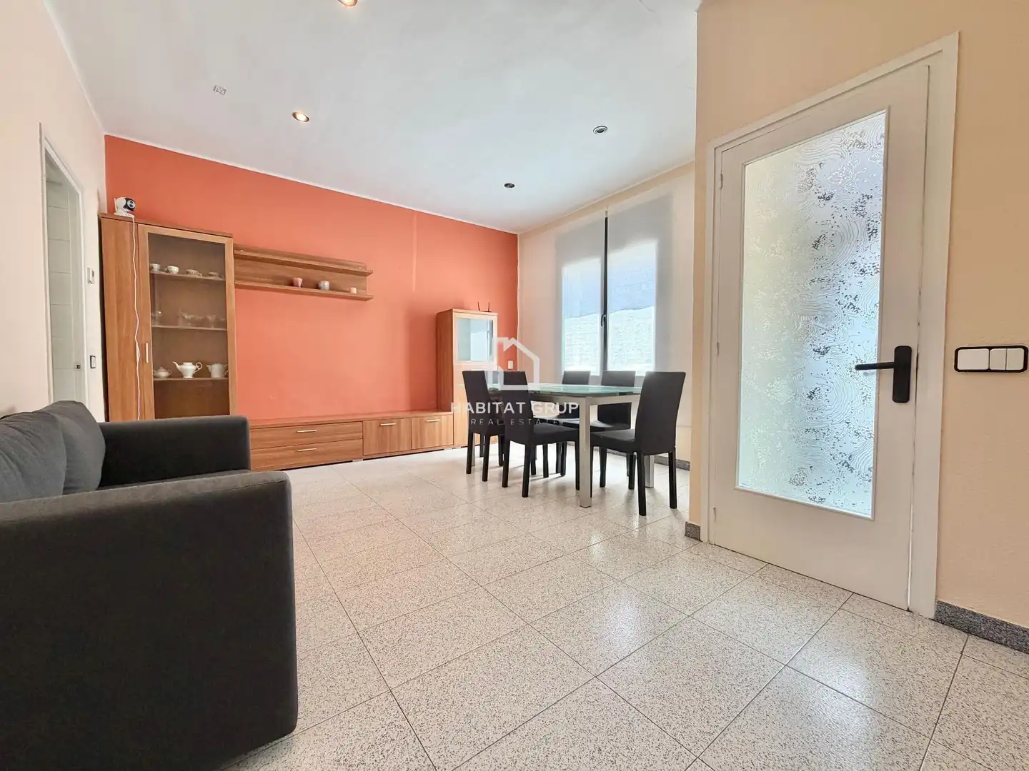 Sala de estar de Casa adosada en venta en Manlleu con Calefacción, Jardín privado y Terraza