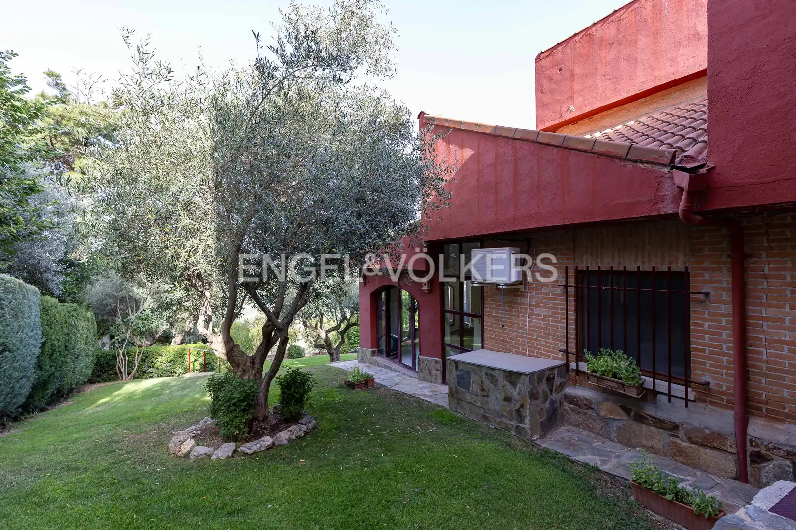 Vista exterior de Casa o chalet en venta en El Casar con Aire acondicionado, Calefacción y Jardín privado