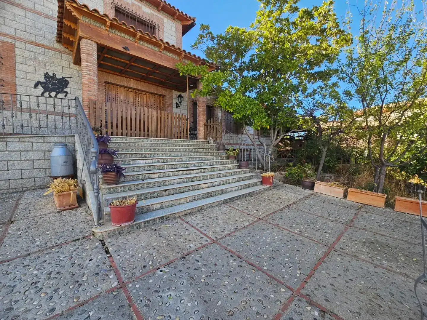 Vista exterior de Casa o xalet en venda en Navahermosa amb Aire condicionat, Piscina i Balcó