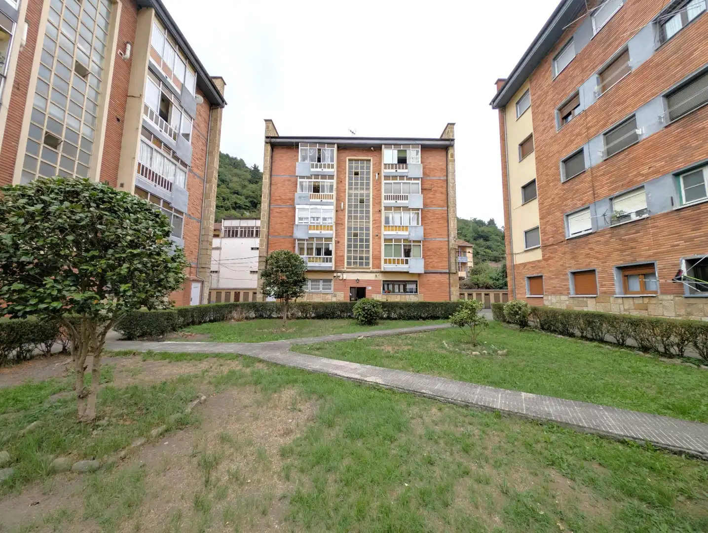 Vista exterior de Pis en venda en Aller amb Calefacció, Terrassa i Traster