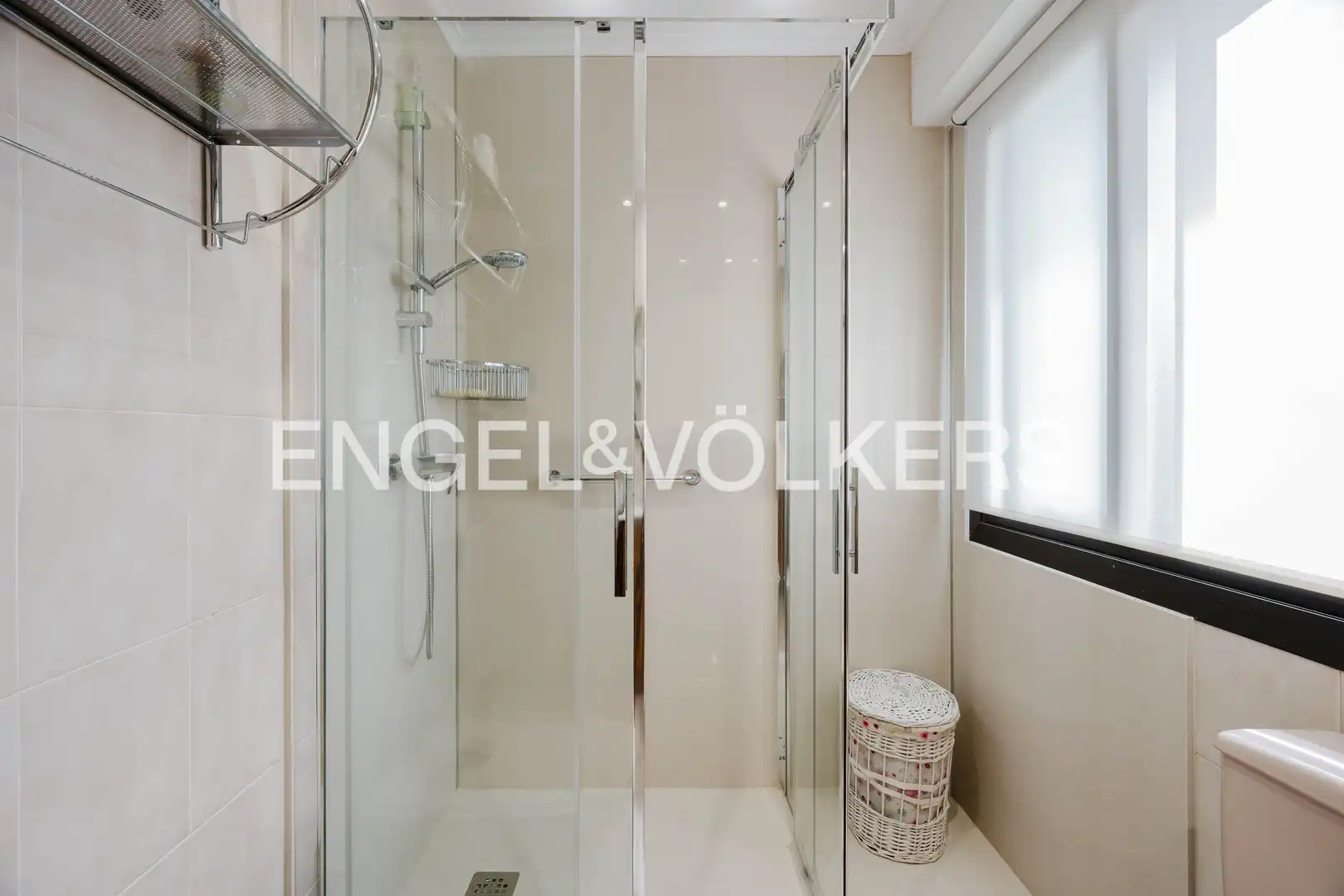 Bathroom of Houses for sale in Donostia - San Sebastián   with Air Conditioner, Heating and Private garden