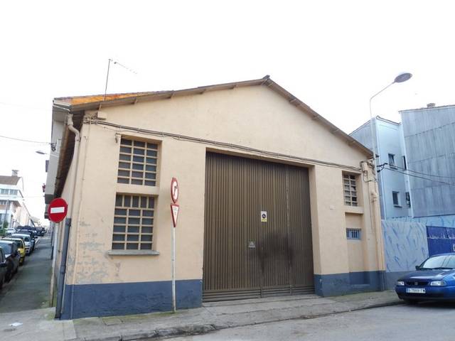 Nave industrial en Venta en RAMON BERENGUER en Olot