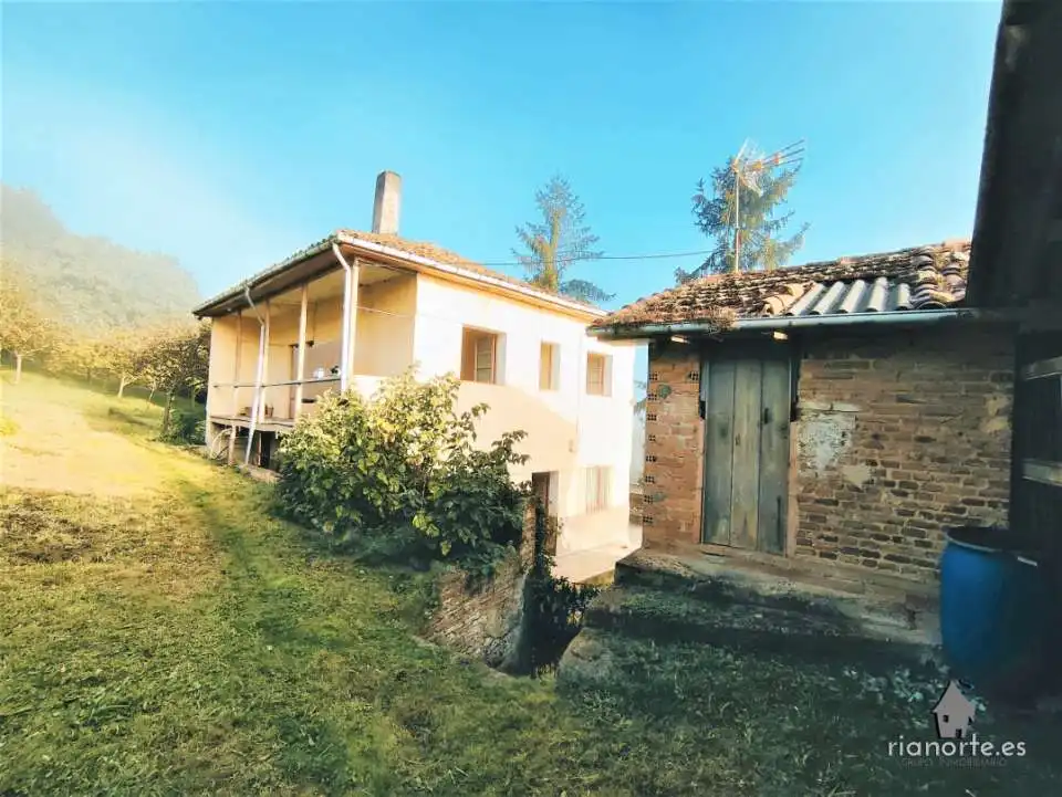 Vista exterior de Casa o xalet en venda en Las Regueras   amb Traster