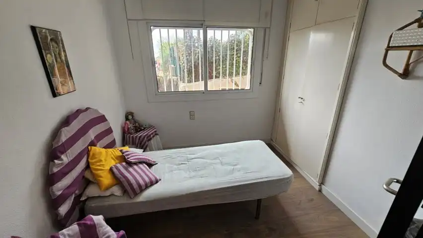Dormitori de Casa o xalet en venda en Barcelona amb Aire condicionat, Calefacció i Jardí privat