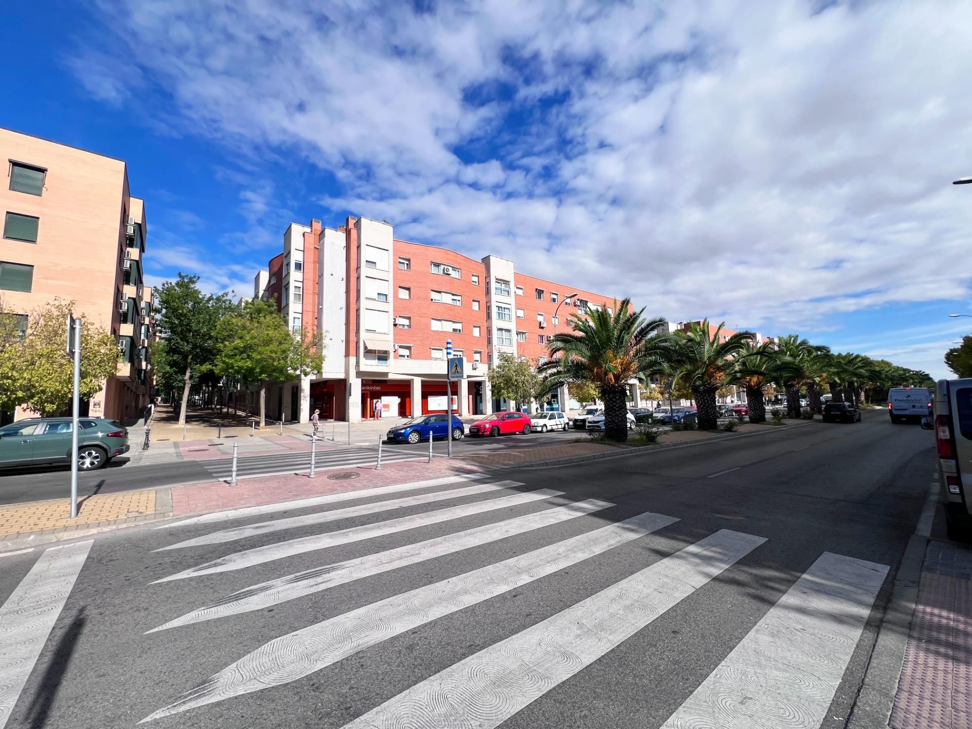 Vista exterior de Local en venda en Valdemoro amb Aire condicionat i Terrassa