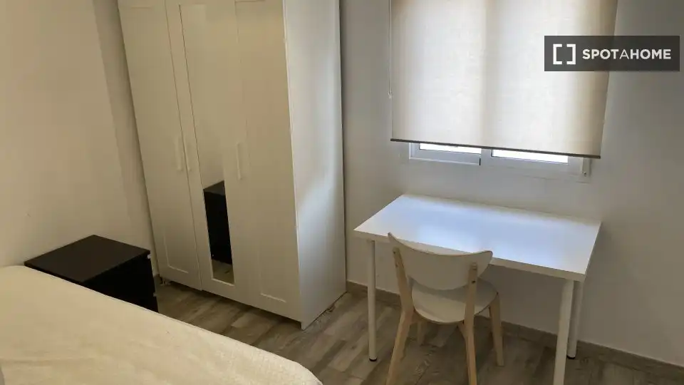 Bedroom of Apartments for share in Valencia  with Air Conditioner, Terrace and Furnished
