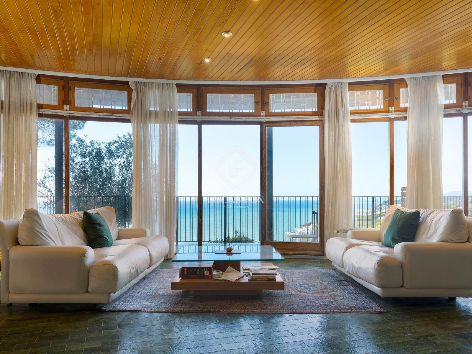 Sala d'estar de Casa o xalet en venda en Sant Pol de Mar amb Calefacció, Jardí privat i Terrassa