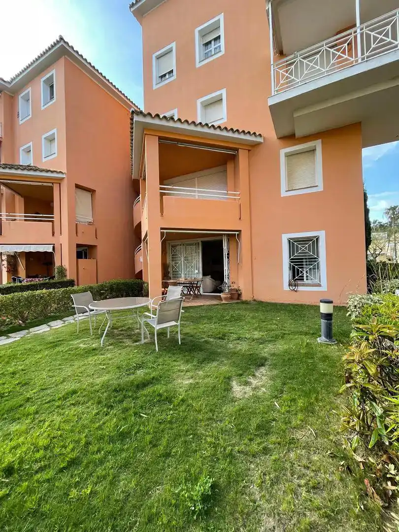 Außenansicht von Wohnung zur Miete in Islantilla mit Klimaanlage und Schwimmbad