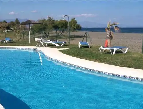 Piscina de Casa adosada de alquiler en Manilva con Aire acondicionado, Terraza y Amueblado