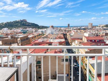 Appartamento con balcone in vendita a Calle GASSET Y ARTIME