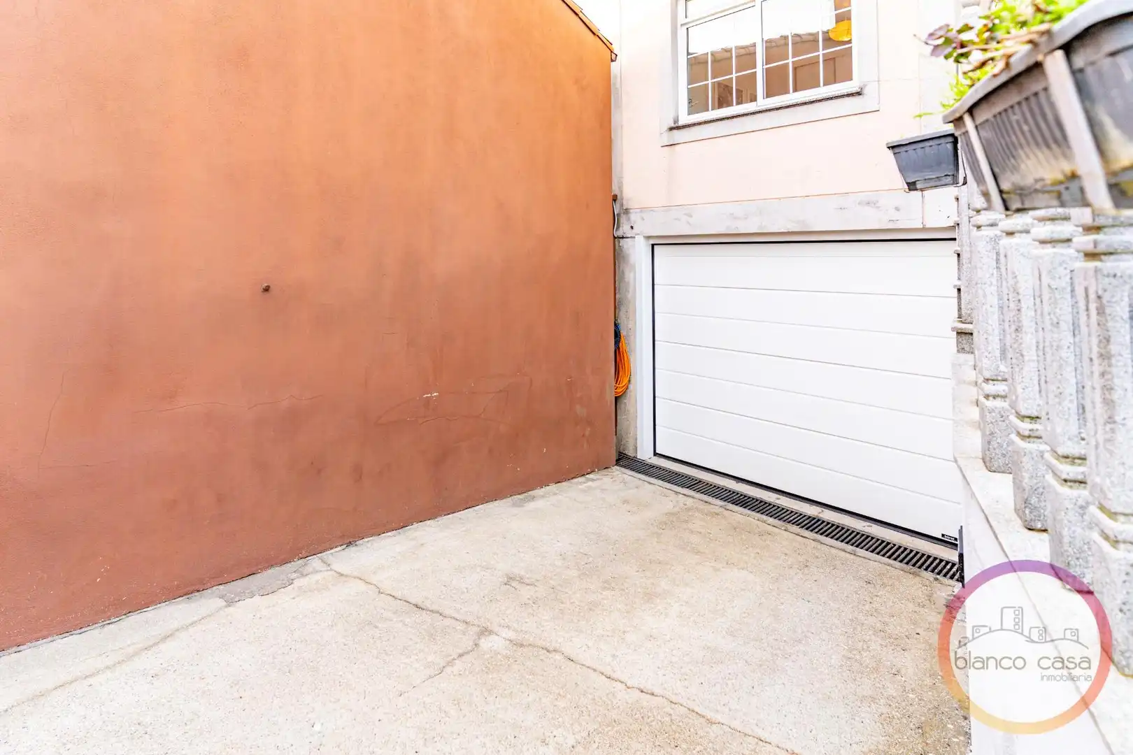 Parking de Casa o chalet en venta en Carballo con Calefacción, Jardín privado y Trastero