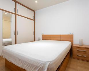 Dormitori de Apartament de lloguer en  Barcelona Capital amb Moblat i Rentadora