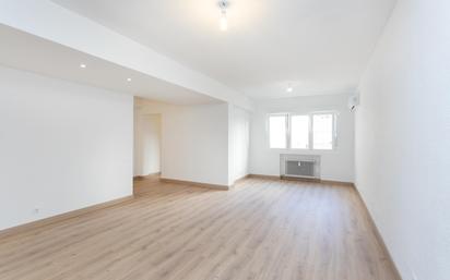 Living room of Flat for sale in  Madrid Capital  with Air Conditioner