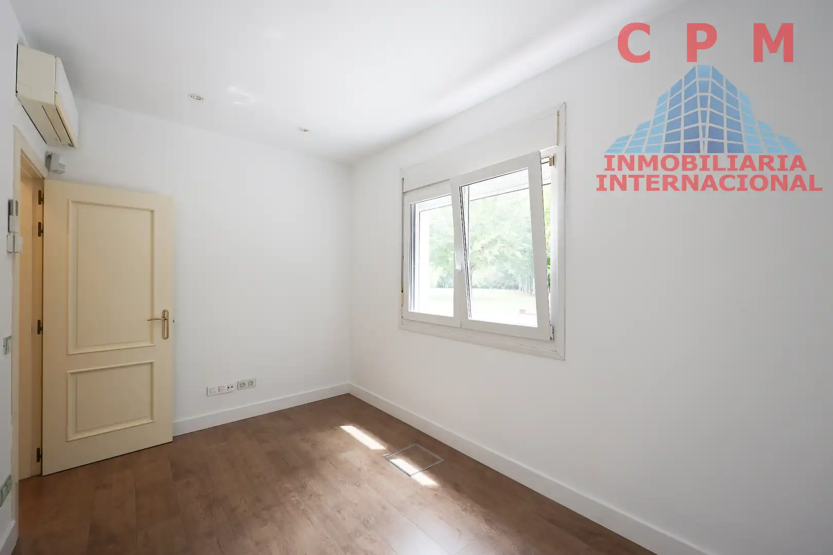 Dormitori de Casa o xalet de lloguer en Madrid amb Aire condicionat, Calefacció i Jardí privat