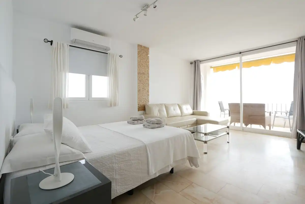 Schlafzimmer von Wohnungen zum Verkauf in Marbella mit Klimaanlage, Terrasse und Alarm