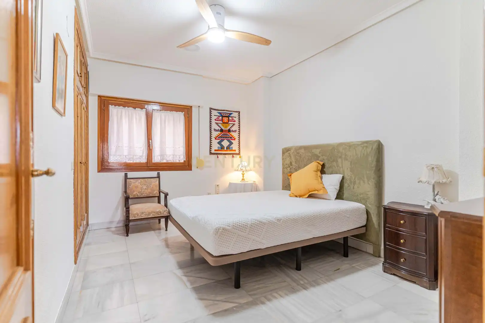 Habitación de Dúplex en venta en Granada con Aire acondicionado, Jardín privado y Trastero