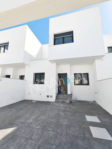Casa adosada en Venta en Campanillas