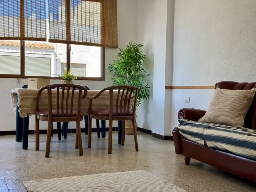 Wohnzimmer von Wohnung zum Verkauf in Benicasim / Benicàssim mit Waschmaschine und Balkon