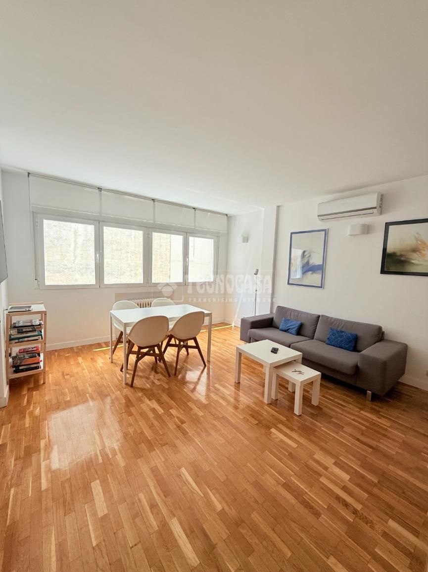 Sala de estar de Piso en venta en  Madrid Capital