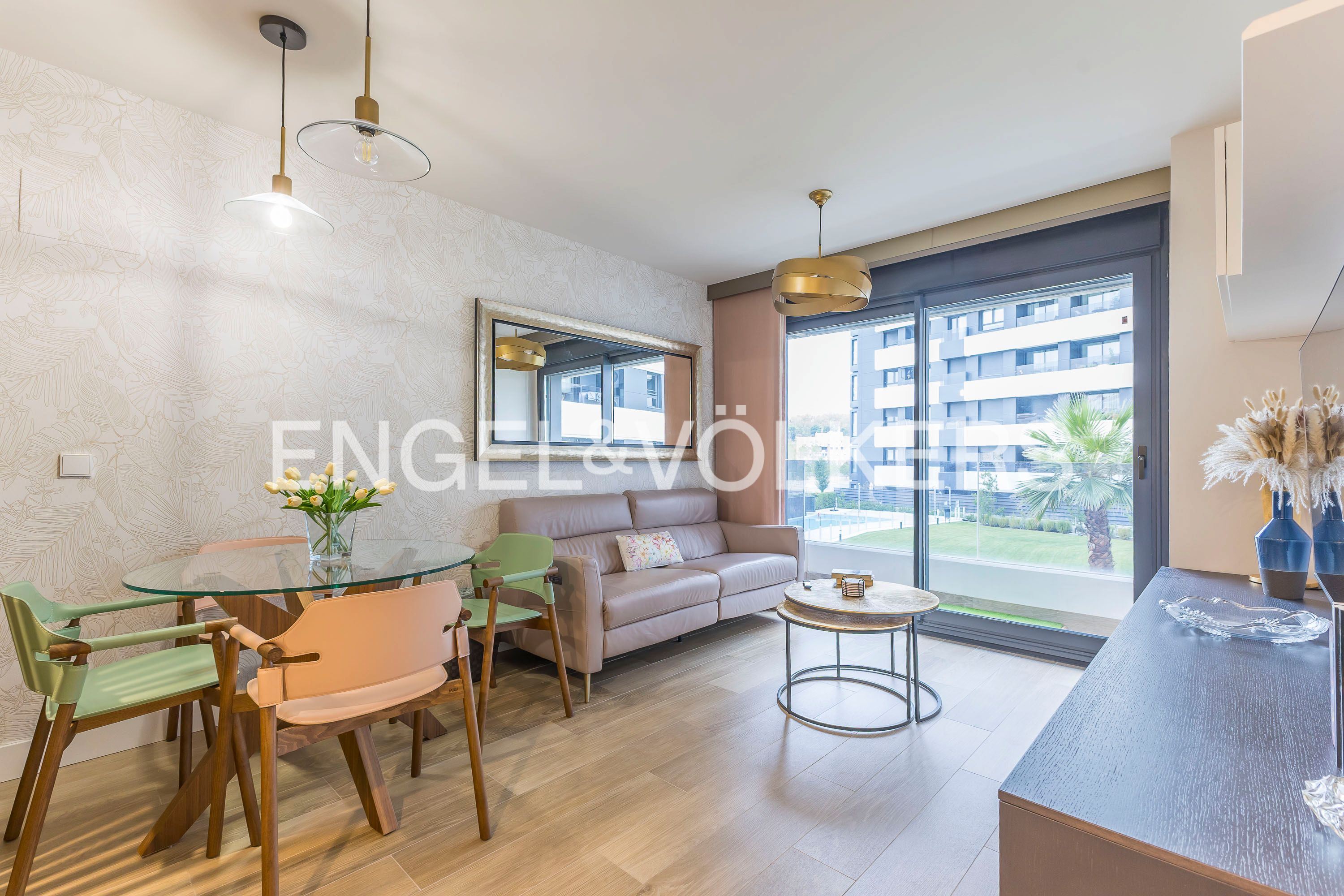 Sala d'estar de Apartament en venda en  Madrid Capital amb Aire condicionat, Calefacció i Terrassa