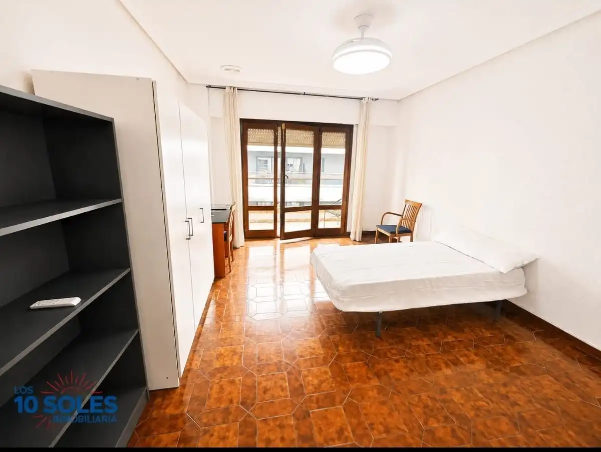 Habitación de Apartamento de alquiler en Orihuela con Amueblado