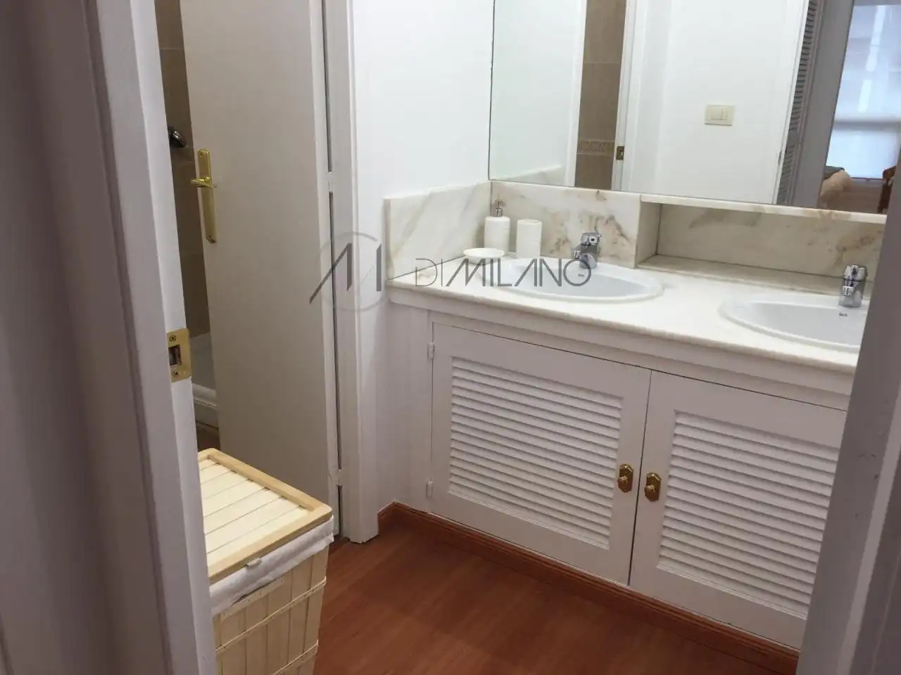 Bany de Pis en venda en Vigo  amb Calefacció, Piscina i Piscina comunitària